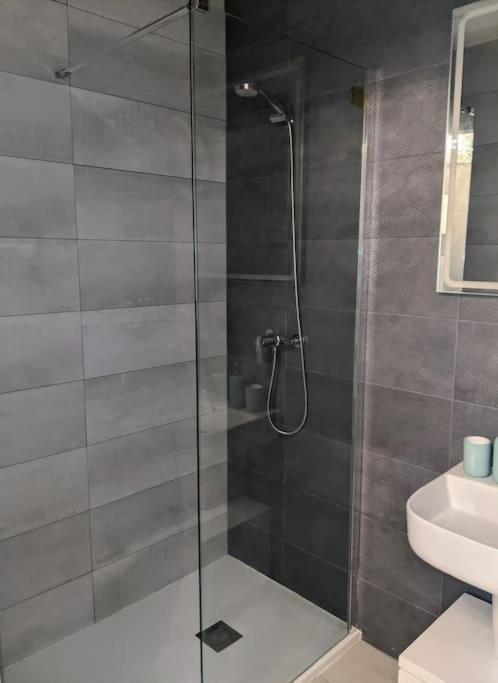 Historical Center Flat With Pool, Tennis & Parking *