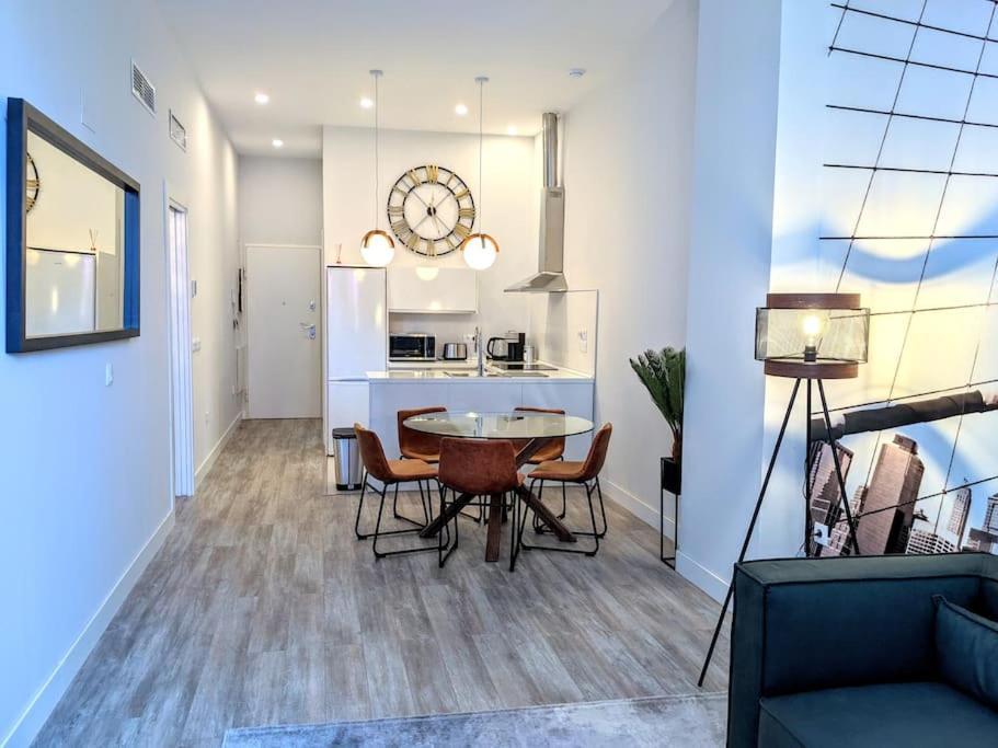 Apartment Historical Center Flat With Pool, Tennis & Parking