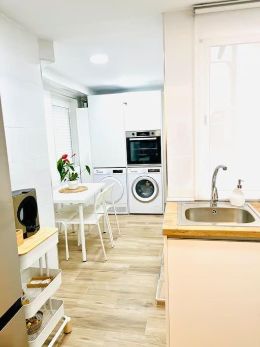 Apartment New Spacious And Cozy - Malaga