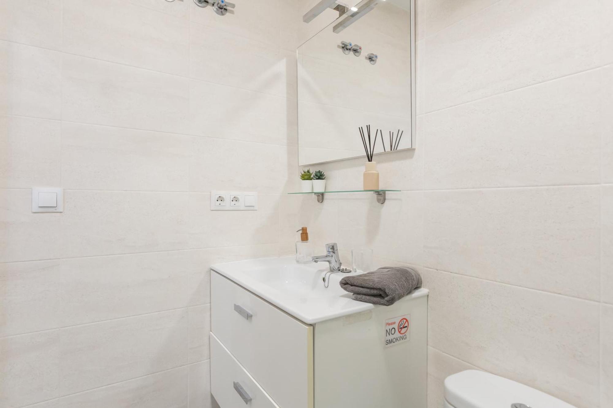 Apartment Santa Lucia - 1 Bedroom In The Heart Of The Centre Malaga