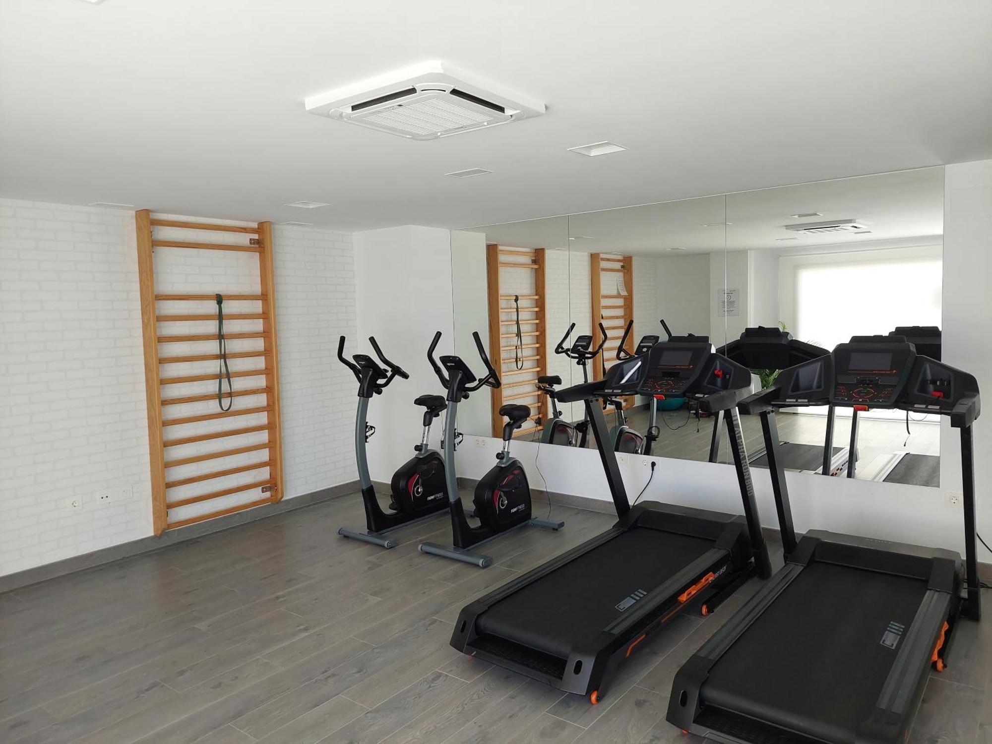 Bajo Con Jardin En Primera Linea De Playa Apartment *