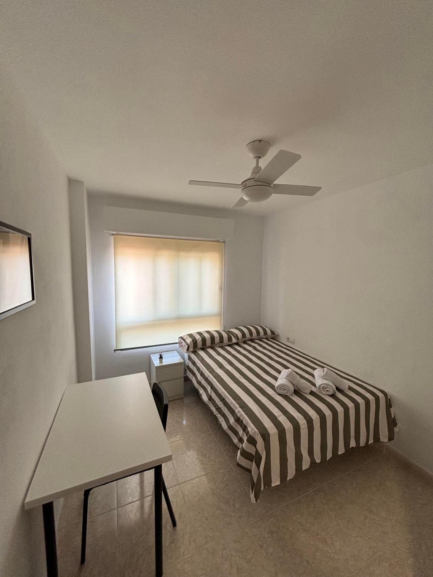 Piso Centrico Con Parking Privado Y Terraza Super Malaga