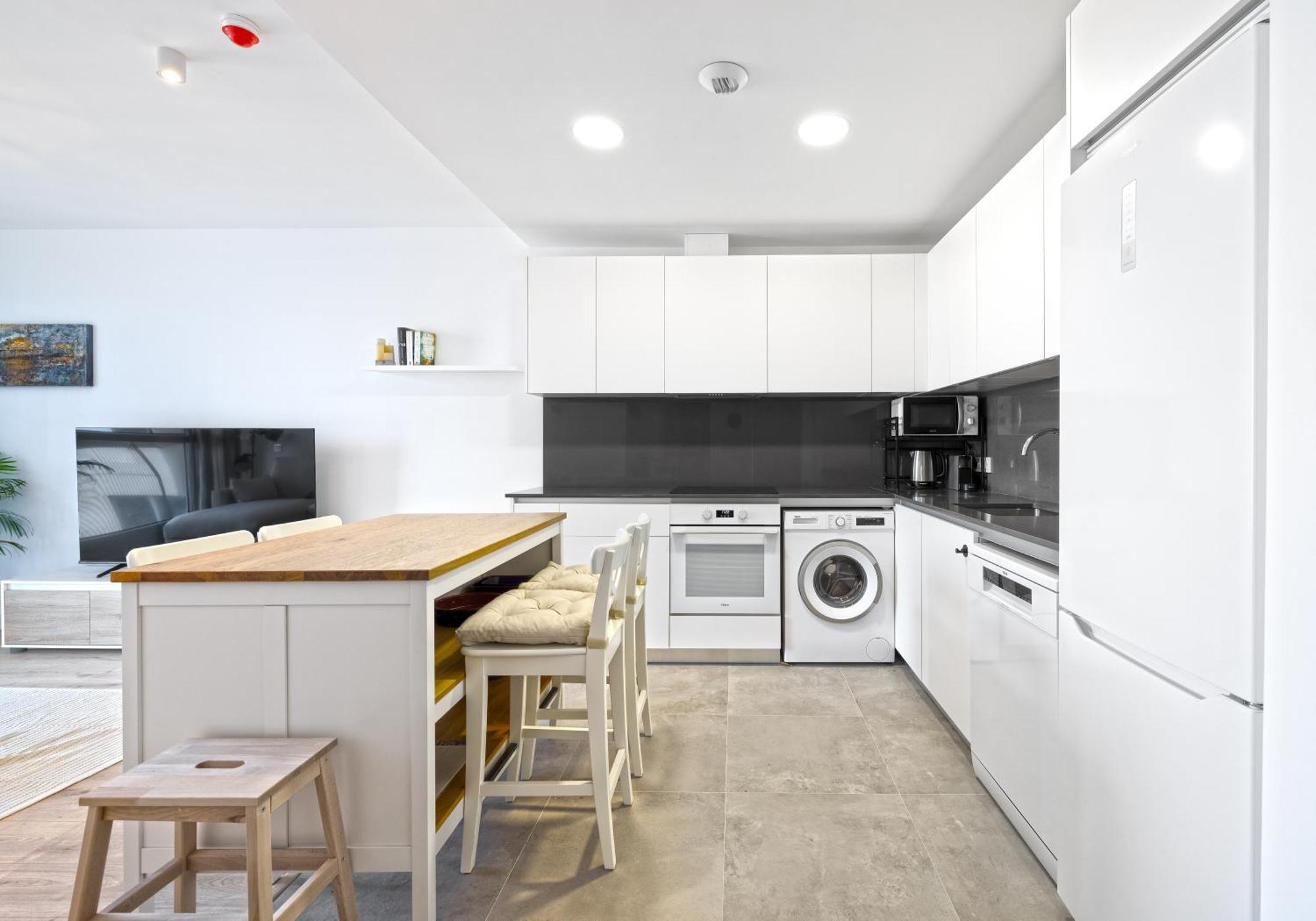 Skyline Apartment *