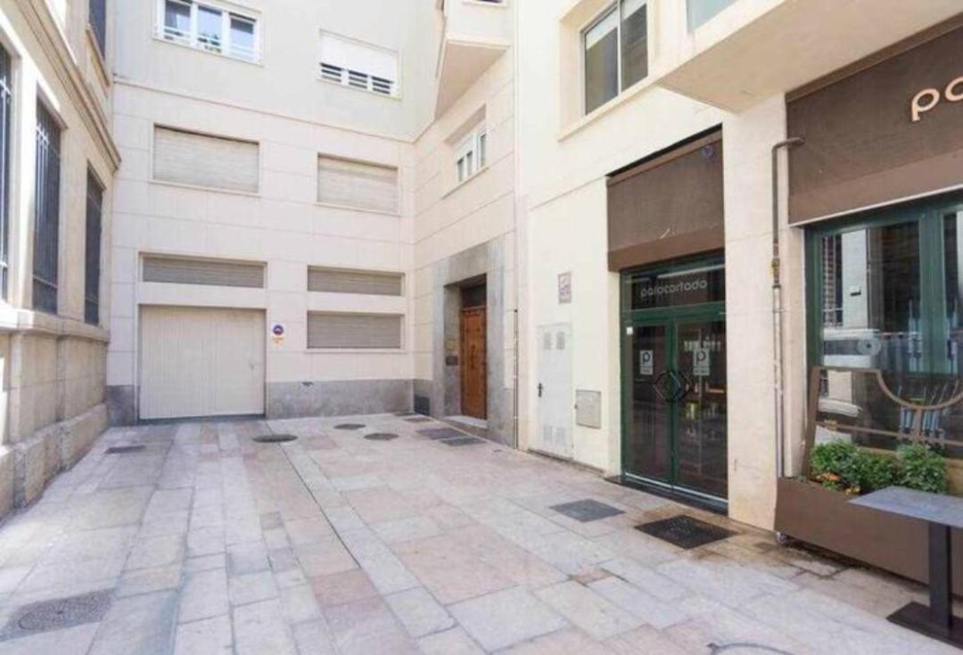 Premium Junto A Catedral * Malaga