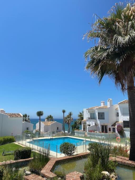 Holiday home Nyrenoverat! Beachfront Townhouse Med Pool