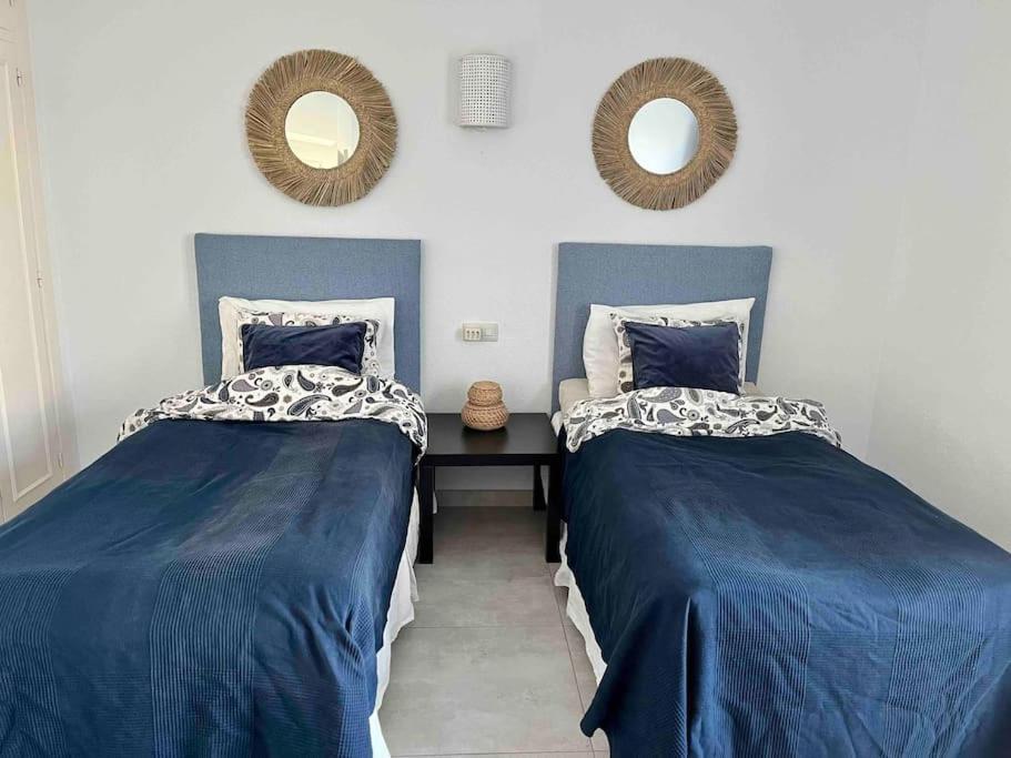 Nyrenoverat! Beachfront Townhouse Med Pool Holiday home Malaga