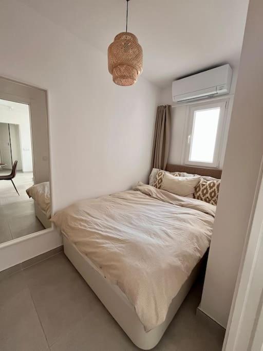 Nyrenoverat! Beachfront Townhouse Med Pool Holiday home *