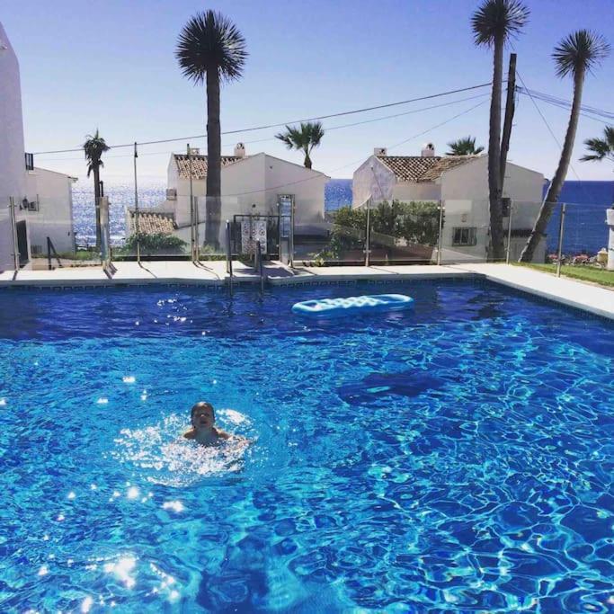 Nyrenoverat! Beachfront Townhouse Med Pool Holiday home Malaga