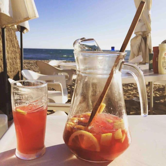 Nyrenoverat! Beachfront Townhouse Med Pool Holiday home *