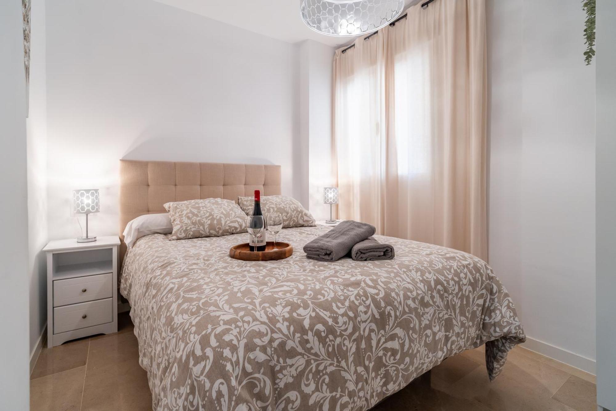Casa Playa Guadalmar, Beautiful In Front Of The Sea, Wifi, Ac, Smart Tv, Private Parking Apartment Malaga