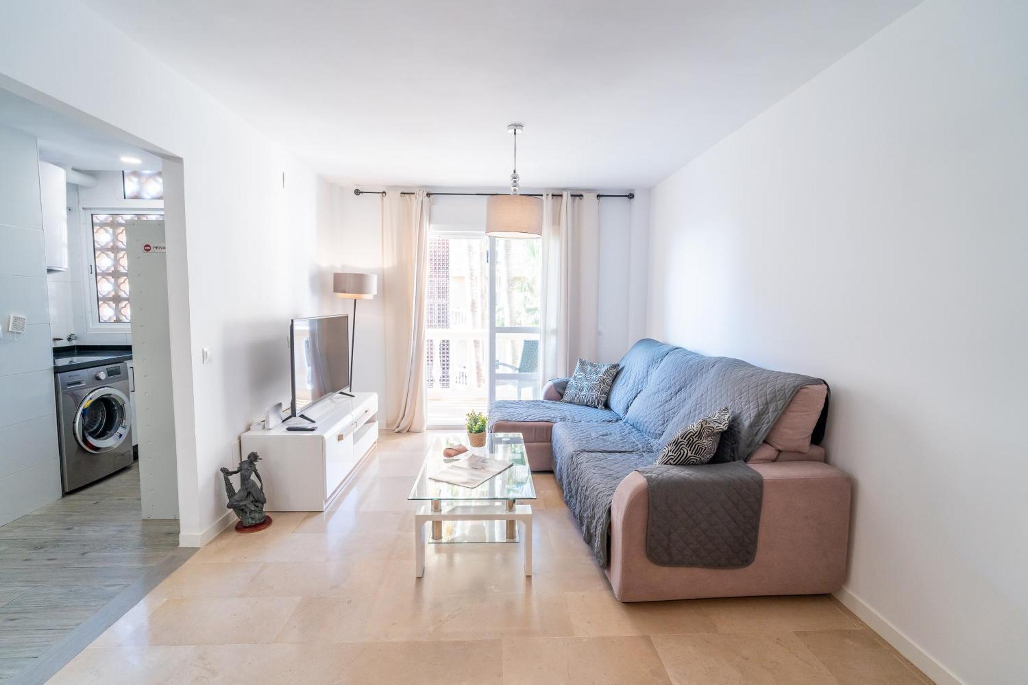 Casa Playa Guadalmar, Beautiful In Front Of The Sea, Wifi, Ac, Smart Tv, Private Parking Apartment Malaga