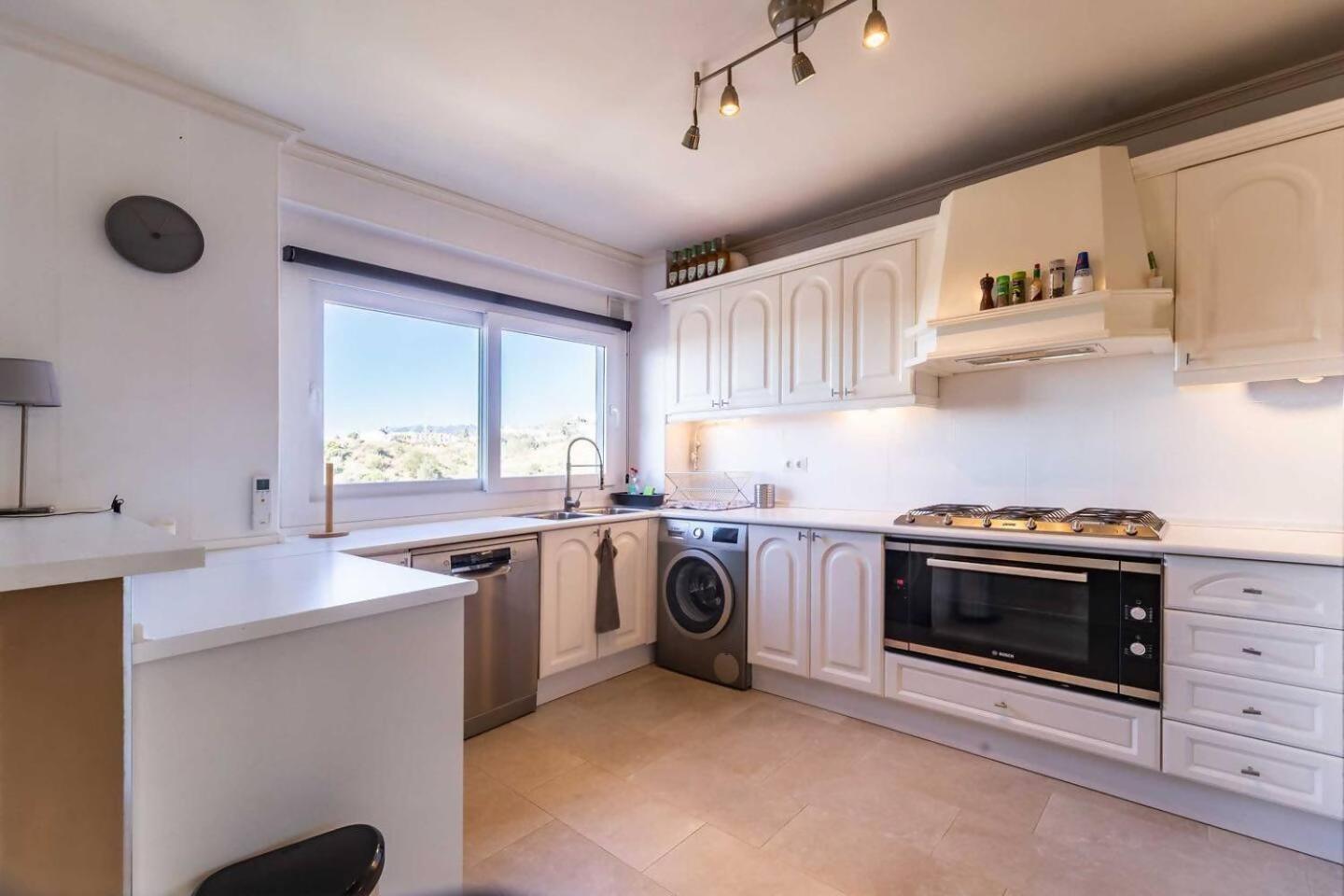Cyv 3 Bedrooms, Rooftop Terrace Magnificent Views *