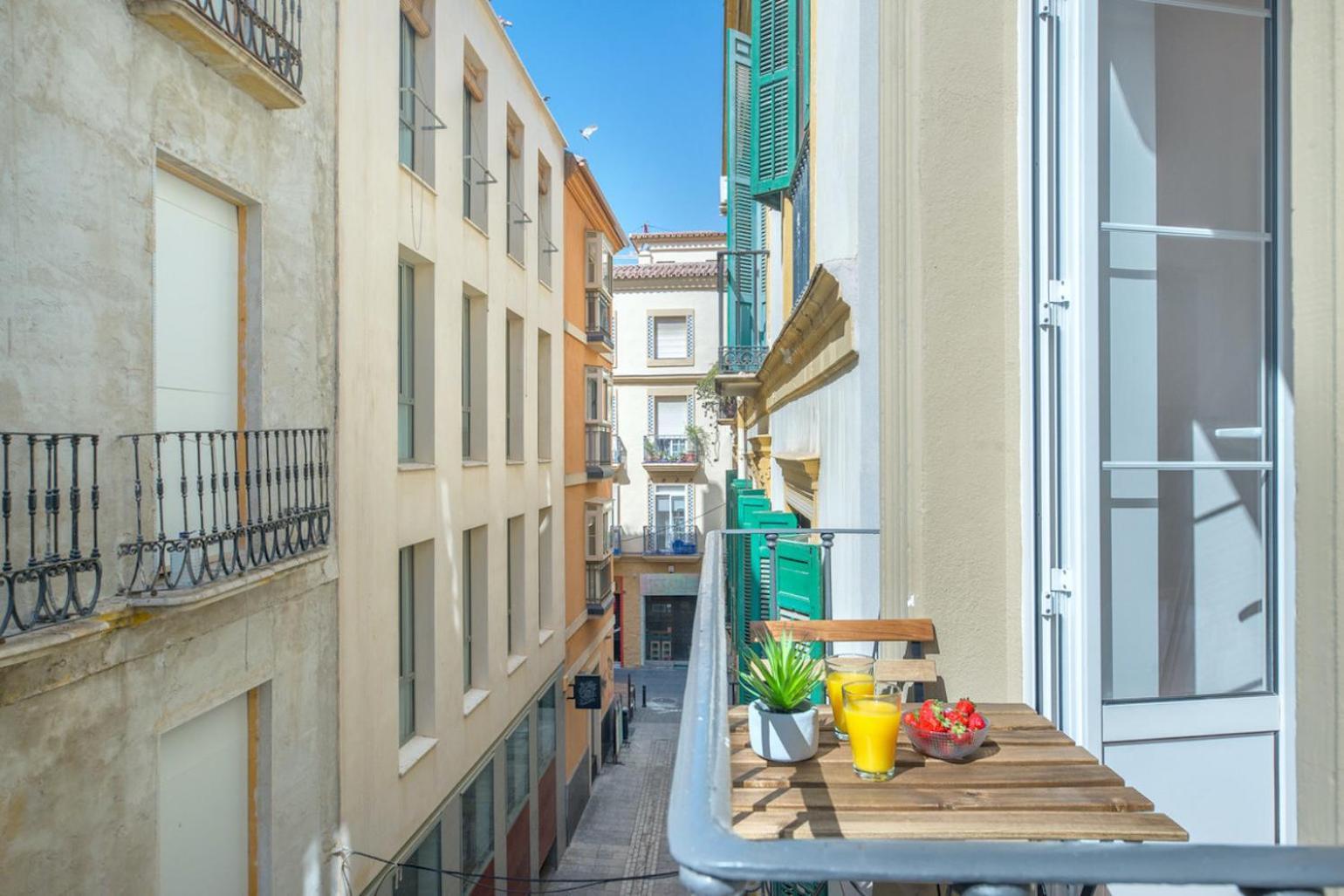 Mia Malaga
