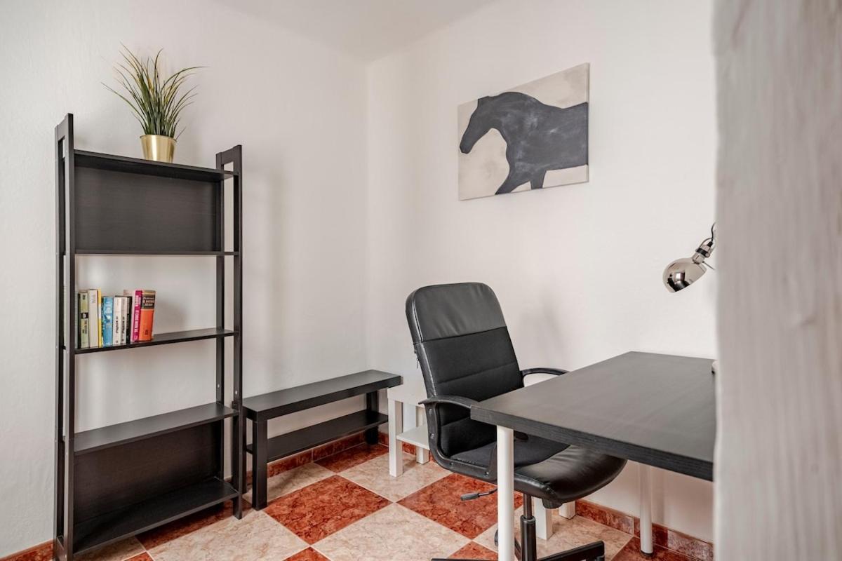 With Work/study Close To Old Town Apartment *