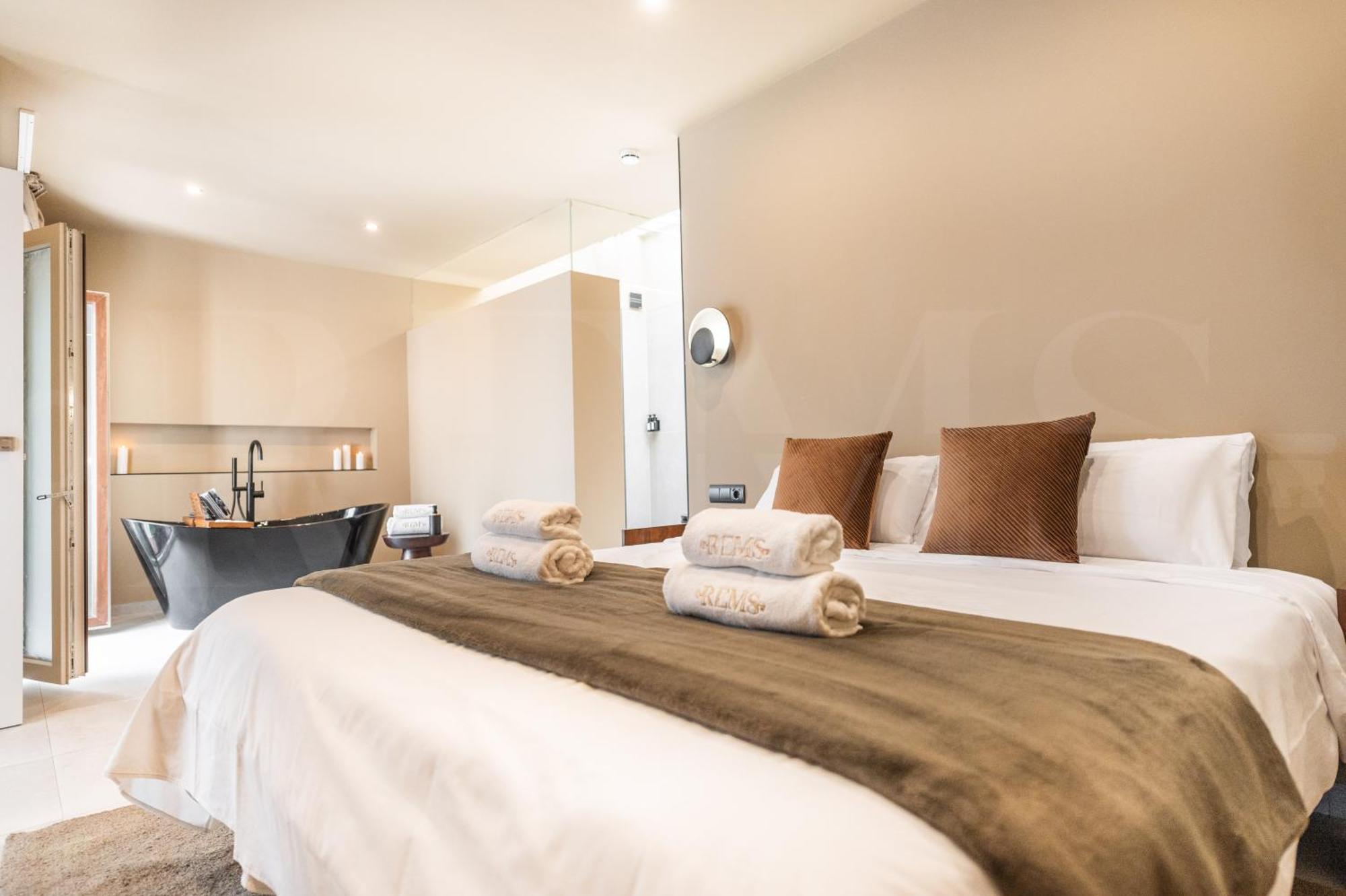 Penthouse & Private Rooftop In The Heart Of By Rems Apartment *