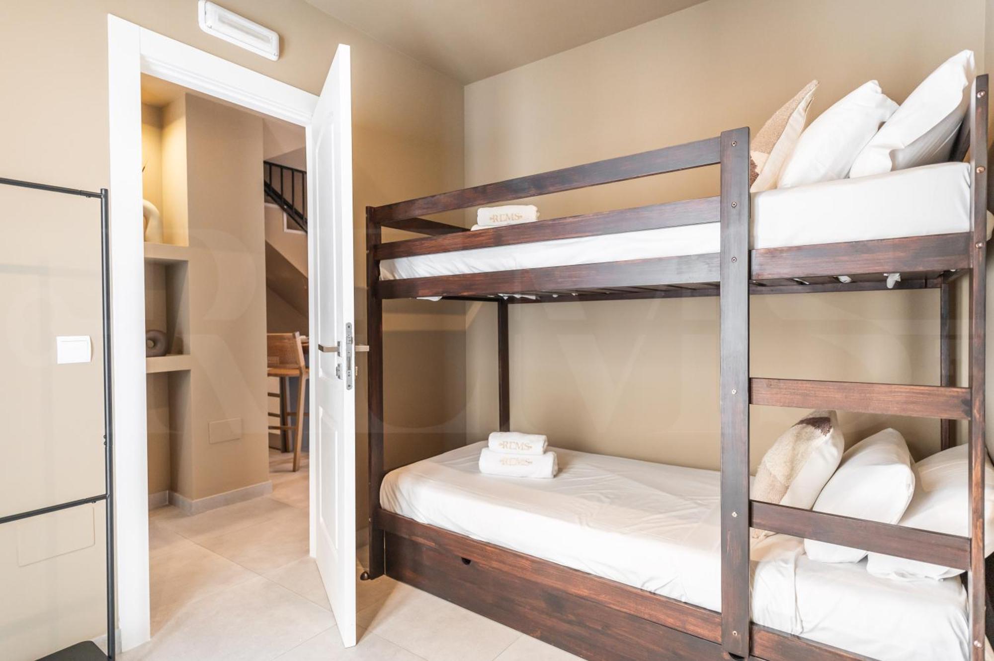 Penthouse & Private Rooftop In The Heart Of By Rems Apartment *