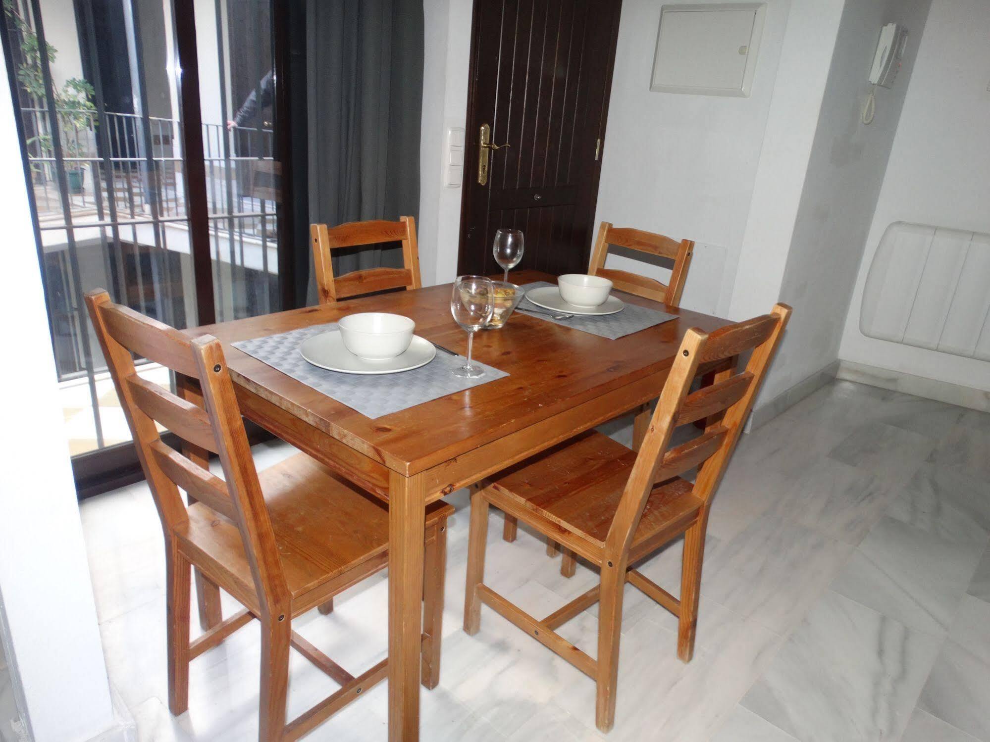 - Jinetes, 13 Apartment *
