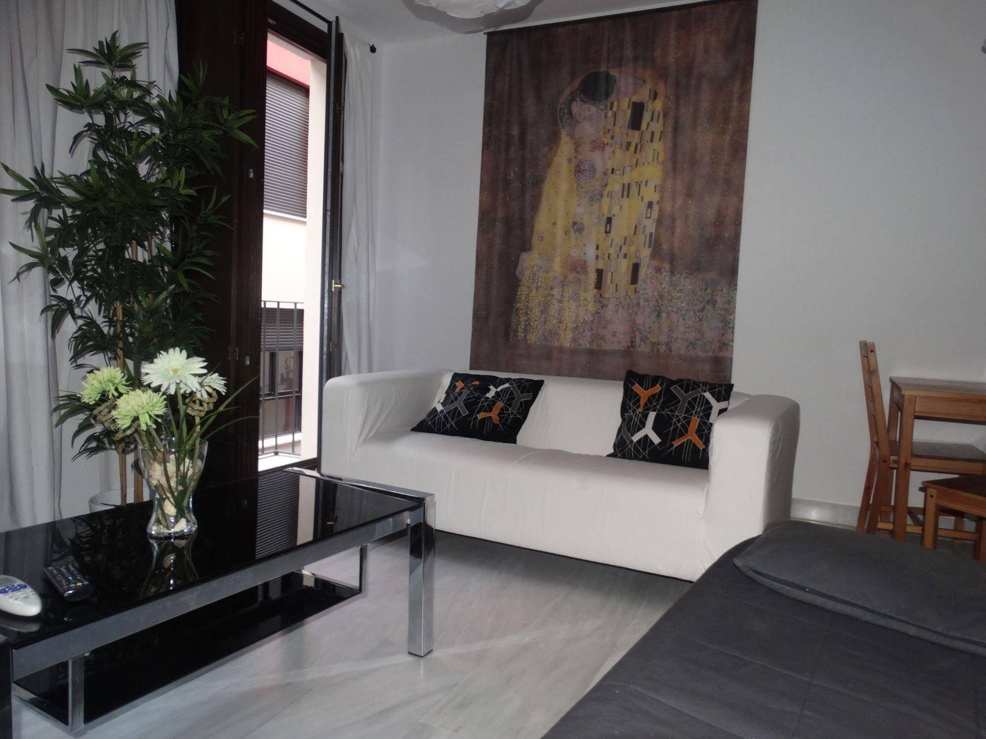 - Jinetes, 13 Apartment *