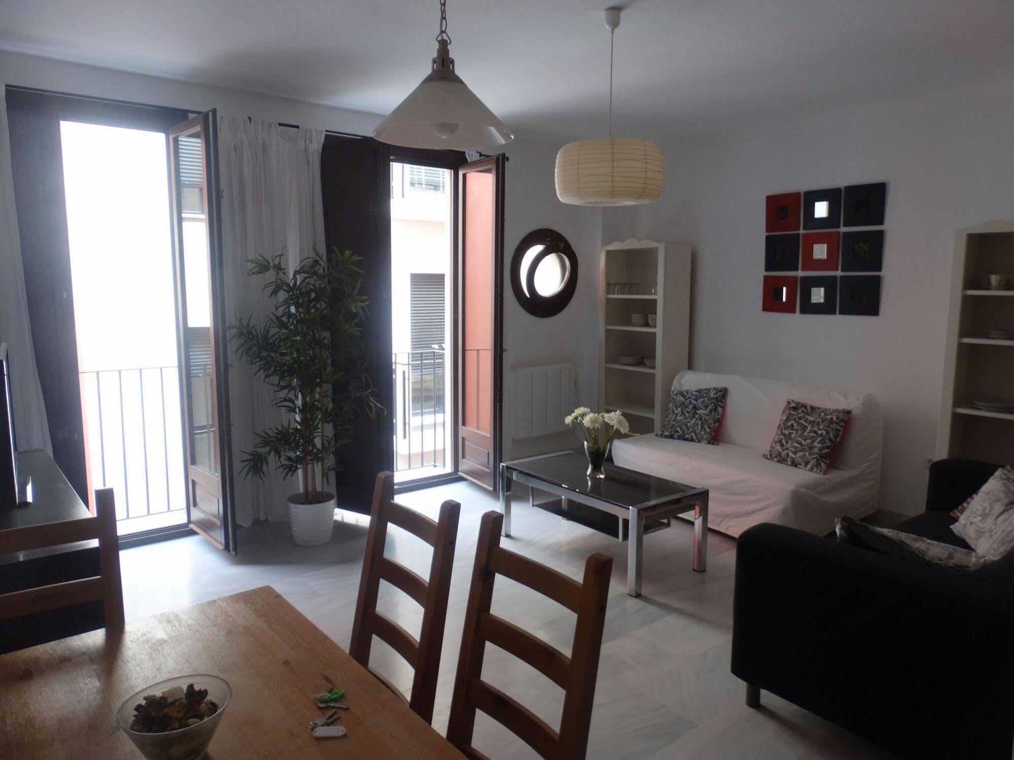 - Jinetes, 13 Apartment *