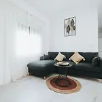Shiny Nab Super Family Apartment