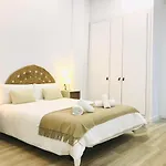 Munilla & Beach By Ele Apartments