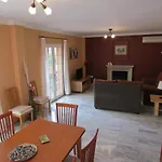 Maravillosa Villa Con Piscina, Barbacoa Y Zona De Juegos