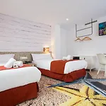 Casual Del Mar Malaga