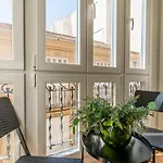 Bright Two-Bedroom Apartment In The Historic Center