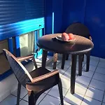 Piso Frente Al Mar Primera Linea De Playa En Malaga Con Parking Gratuito