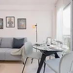 C03 Bright 3 Bdr With Terrace City Center