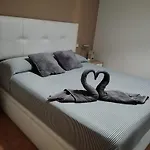 Habitacion Con Cama Matrimonial En Malaga