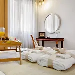 -Malagasunapts-City Centre Terrace Pool Parking