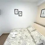 Beautiful & Shiny Apartment