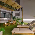 C30 Deluxe Studio With Terrace Into Cathedral Square