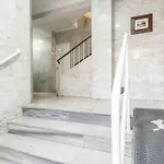 Commodious Apartment Near Center By Rems