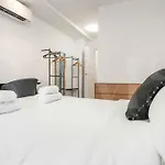Bright And Modern Apartment By Rems