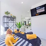 The Juanita Reina\'S Jacuzzi Apartment