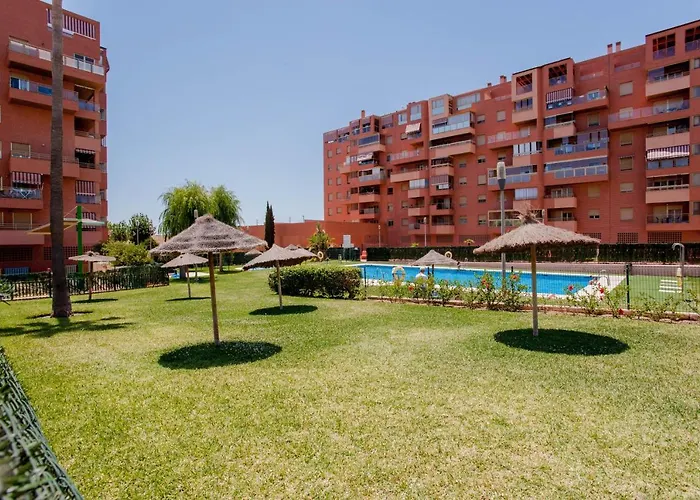 Apartamento Teatinos, Metro, Free Parking & Pool