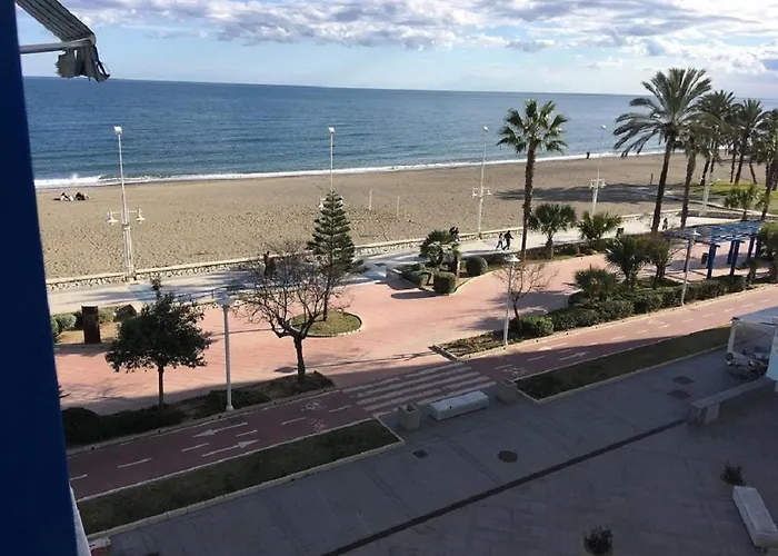 Piso Frente Al Mar Primera Linea De Playa En Malaga Con Parking Gratuito
