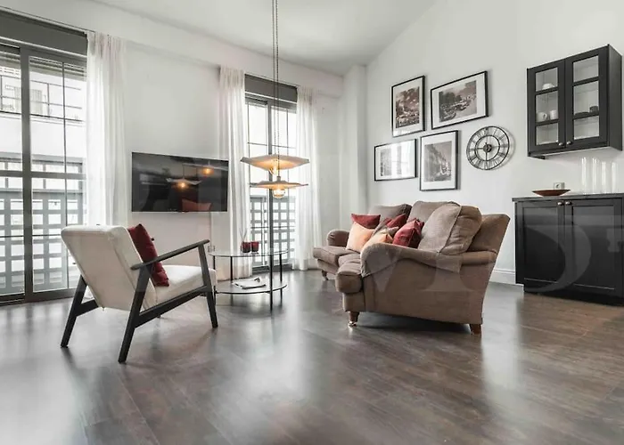Bright Spacious Duplex With Terrace By Rems