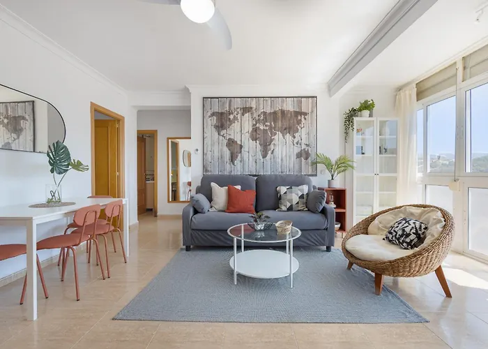 C27 Great 3 Bedroom Apt Close To Center