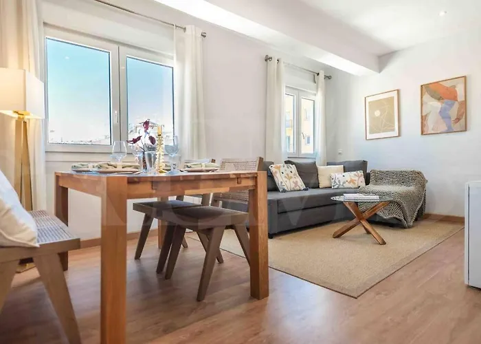 Commodious Apartment Near Center By Rems