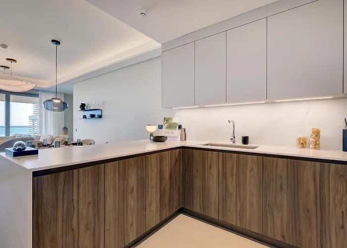 Luxury Beach Front 2 Bed Apartment In Malaga Towers