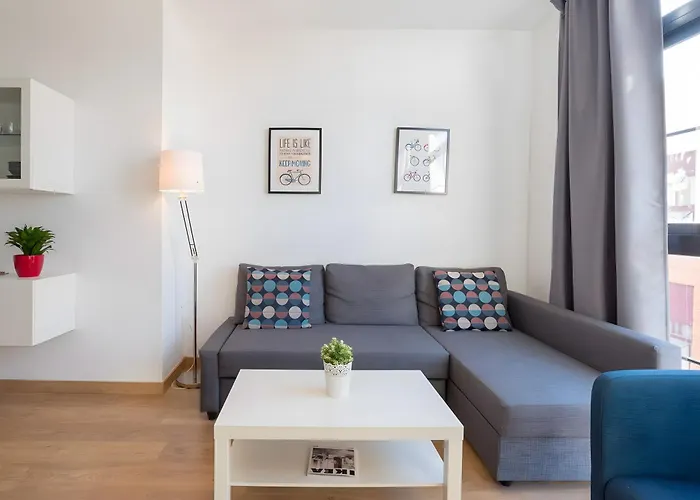 Quiet, Bright And Central Apartment