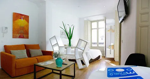Life Apartments Calderon