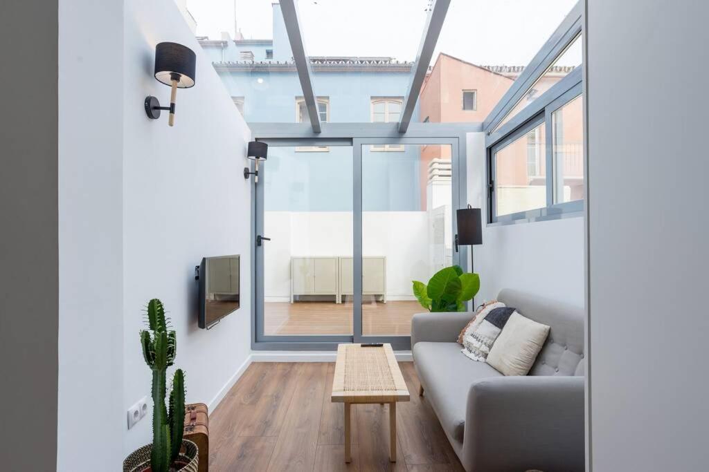 Tgh/ Center Western Style Apartment *