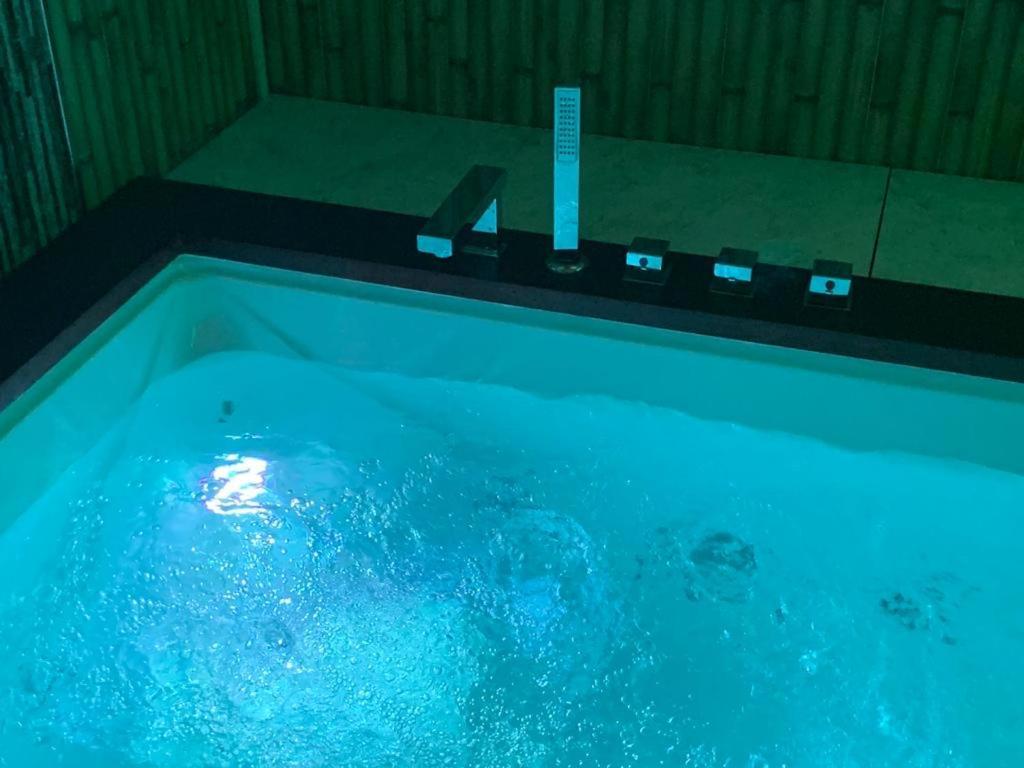 Lolf With Jacuzzi In Apartamento *