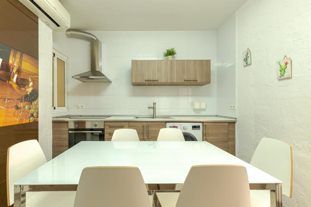 Beautiful Flat With Balcony And Wifi In Center * Malaga