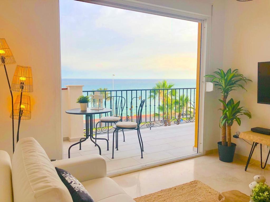 Apartment Beachfront Penthouse - Heated Jacuzzi, Bbq & Bikes