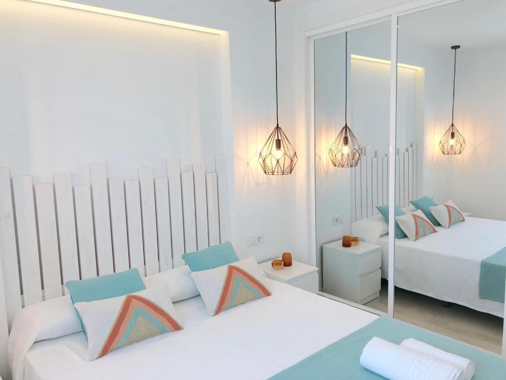 Beachfront Penthouse - Heated Jacuzzi, Bbq & Bikes * Malaga